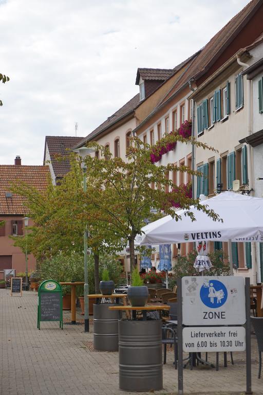 Fewo Apland Landau in der Pfalz Bilik gambar